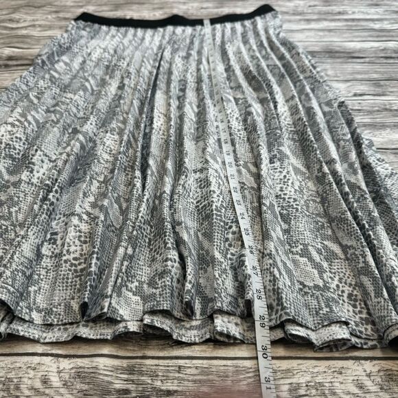 Time and Tru Women's Accordion Pleat Snakeskin Skirt XL Extra Large 16 18 Grey - Picture 9 of 9